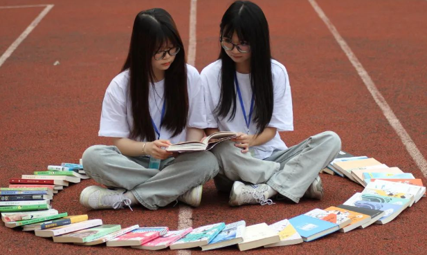 世界讀書(shū)日 | 書(shū)香浸潤(rùn)校園，閱讀點(diǎn)亮人生